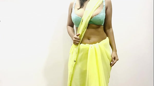 Bokep India: Bhabhi Montok Goyang Payudara Besar Pakai Saree Kuning