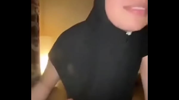 Ngesek Memek Ketat Jilbaban Dikocok Kontol Besar