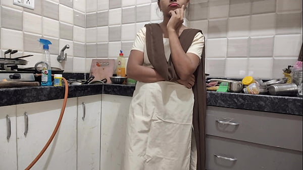 देसी कॉलेज लड़की घर आकर अपने सौतेले भाई के साथ जंगली मज़े ले रही है