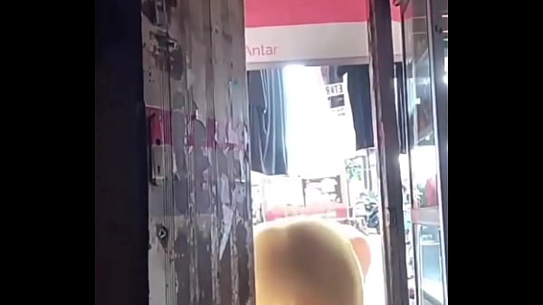 Nggak Tahan Lagi Mau Jemur Baju, Malah Diajak Bercinta