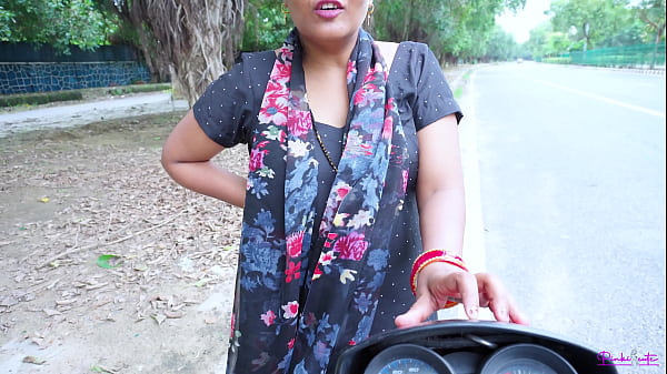 Bhabhi Mesum India Melayani Klien Di Pinggir Jalan, Dientot Keras Doggystyle Dengan Suara Erang Hindi