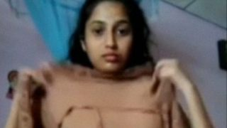Desi Temen Sekamar Hampir Kepergok Lagi Colong Colong Selfie Bugil Hot