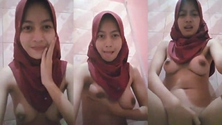 Gadis Berjilbab Coklat Mengocek Memek Di Kamar Sendiri