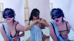 Menggoda Dengan Busana Transparan Yang Membakar Nafsu