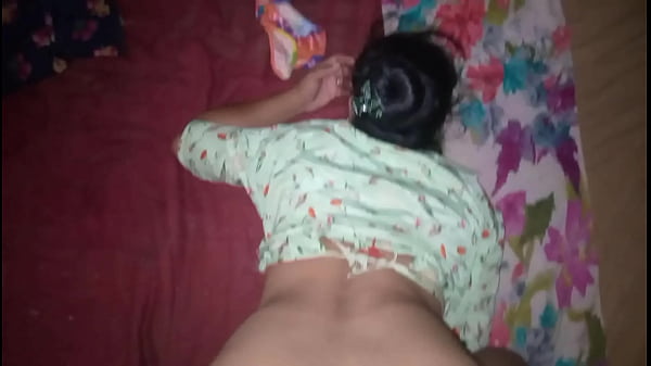 Desi Cewekku Dipeluk Sambil Digoyangin.