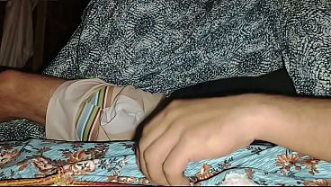 Malam Tadi Ibu Tiri Kasih Nikmat Gila, Jari Dua Kumasukin Ke Memeknya Sampai Becek Keluar Air.