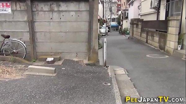 Orang Asia Itu Melepas Hawa Nafsunya Sendiri