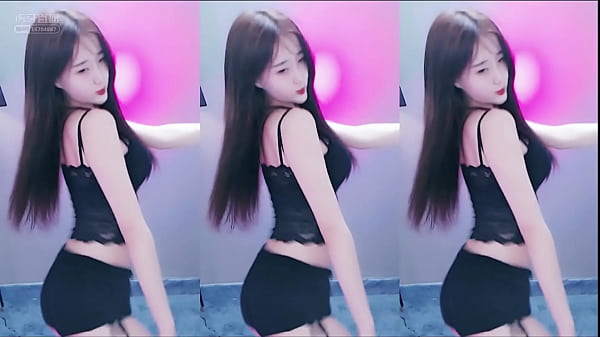 Cewek China Goyang-goyang Di Tangga Pake Baju Renda Item, Bikin Ngilu Liatnya.