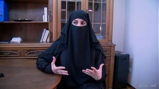 Kesepakatan Abad Ini Ditutup Dengan Rayuan Arab Berjilbab Yang Menggoda – Lilimissarab