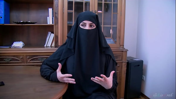 Kesepakatan Abad Ini Ditutup Dengan Rayuan Arab Berjilbab Yang Menggoda – Lilimissarab