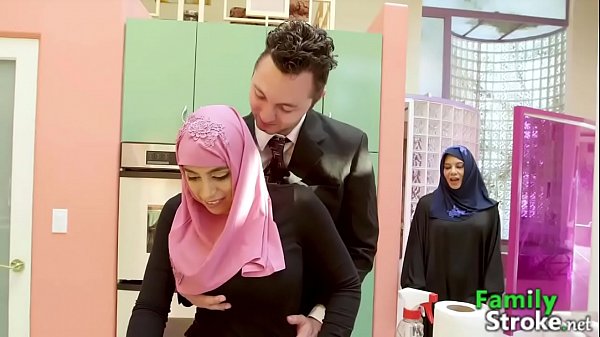 Arab Tiri Yang Menggoda, Menikmati Batang Keras Kakak Tirinya