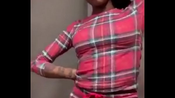 Tante Asian Doll Goyang-goyangin Pantat Montoknya Di Instagram Live Sambil Nyanyi Lagu Baru, Gerakan Mulutnya Bikin Ngiler.