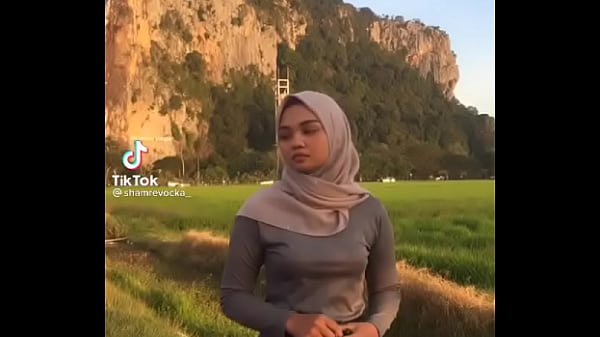 Hijab Goyang Bikin Kontol Tegang