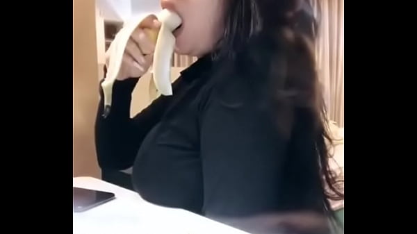 Monica Adhea, Model Indonesia Yang Menggoda Dengan Aksi Oral Panas Dan Menggairahkan