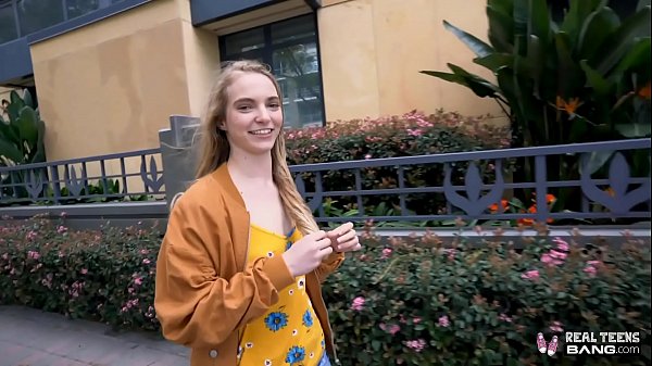 Gadis Rusia Mungil Diterjang Hingga Sempitnya Terbuka Lebar