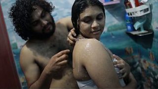 Cewek India Mandi Panas, Kakak Adik Main Cinta