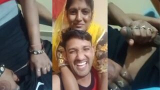 Bhabhi Tua Garang Colokin Kontol Devar Di Film Panas Rajasthan