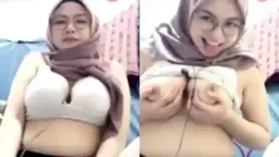 Jilbab Cakep Pake Kacamata, Toge Ngehe, Bikin Ngaceng!