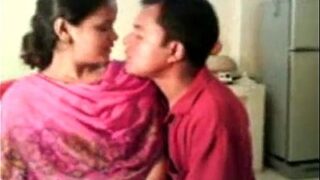 Video Panas Bhabhi Amatir Sama Adik Ipar Nakal, Aksi Ngeseks Bikin Malu.