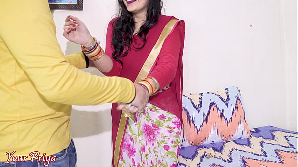 Desi Bhabhi Di Memeknya Digenjot Keras Dari Belakang Abis Ngeblowjob Dalem. Video Bokep Hindi.