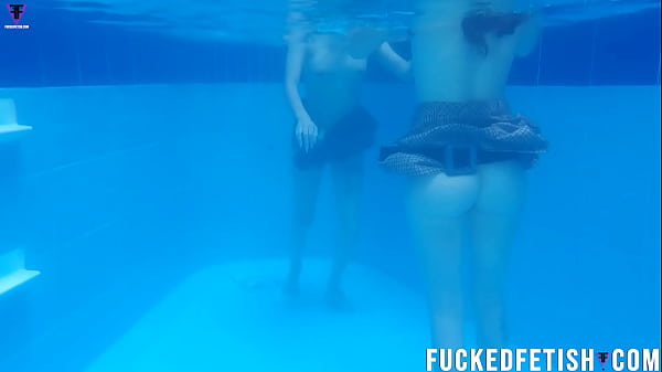 Yessica Bunny Dan Helen Bintang Seksi Duet Basah Di Kolam Bikin Ngilu