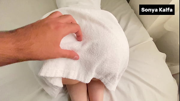 Ibu Tiri Seksi Digebrak Abis Berenang