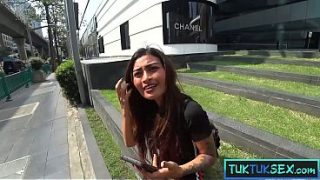 Payudara Montok, Badan Mungil, Ibu Thailand Nakal Main Seru Sama Bule Gede Kontolnya