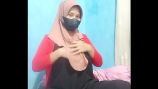 Gadis Hijab Ngencol Sambil Colmek Pake Dildo Sampe Crot
