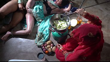 Ibu Tiri Dapur Xxx, Dapur India, Ibu Tiri Desi Versi Hindi, Ibu Tiri Desi Yang Bikin Selangkangan Basah.