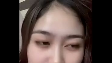 Cewek Indonesia Live, Goyangin Tuh Badan Biar Makin Basah.