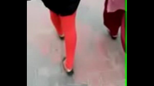 Desi Cewek Bengali Jalang Lagi Nakal Di Jalanan.