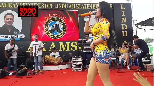 Nonton Goyang Sintya Riske Di Panggung, Bikin Meleleh, Gak Tahan Lihat Gerakan Erotisnya.