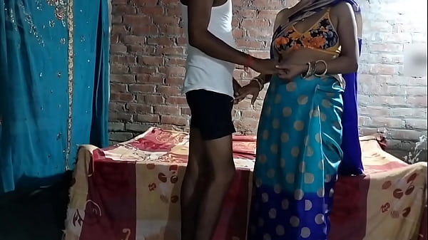 भाभी ने देवर के संग मस्ती में ऐसा उठाया मजा, कि लट गई चादरों में नग्न तन।