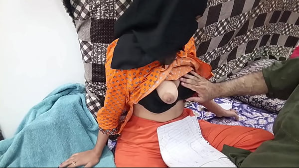 Cewek Pelajar Pakistan Berhijab Digebukin Guru Lesnya Sampe Meraung