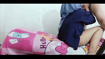 Tidur Sambil Nungging, Kontol Masuk Dari Belakang Sama Pacar.