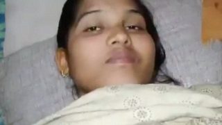 Gadis Penjaga Toko Bunga India, Keerthi, Digebukin Di Rumah