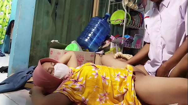 Ajak Ngentot Ibu Tiri Pas Mau Berangkat Sekolah, Rasanya Bikin Makin Bernafsu.
