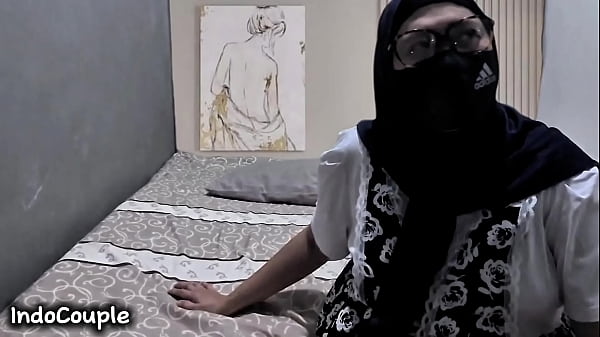 Istri Montok Indo Lagi Nikmatin Ngentot Anal Sama Selingkuhan Gelapnya.