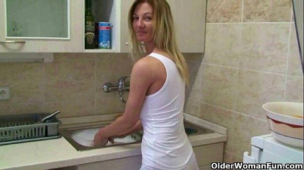 Ibu Bikin Video Masturbasi Di Rumah, Bikin Ngaceng.