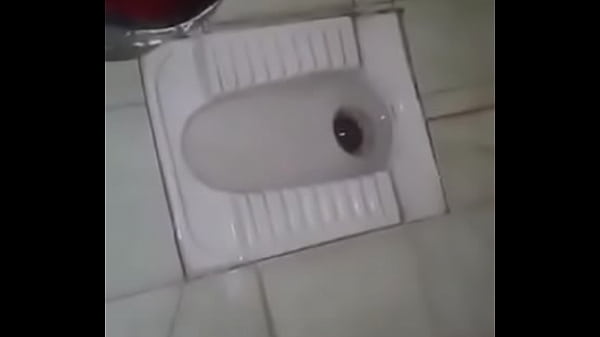 Desi Pasangan Lagi Crot Di Toilet, Basah Kuyup Saling Remas