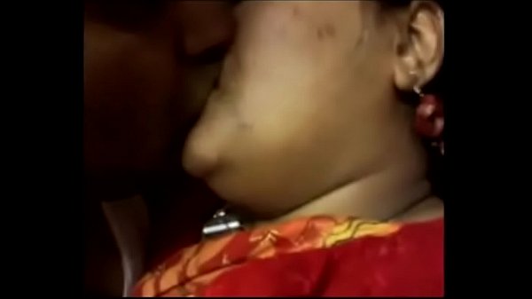 Desi Tante Sange, Goyangin Bokong Gede Bikin Ngilu