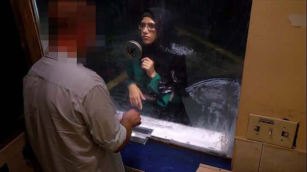 Wanita Arab Nelangsa – Ngewe Demi Duit Di Motel Kumuh