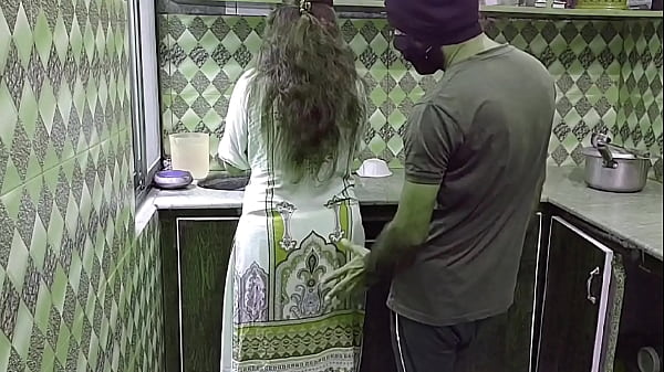 Bini Tetangga Lagi Sibuk Masak Di Dapur, Tiba-tiba Digocok Dari Belakang, Suara Desahan Panas Bikin Makin Liar.