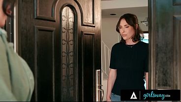 Girlsway – Sarah Arabic, Si Sersan Montok, Balik Lagi Sama Mantan Komandan Bejatnya, Casey Calvert, Siap Digebuk Habis