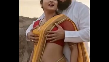 Desi Bhabhi Saree Me Boobs Dabake Kare Romance