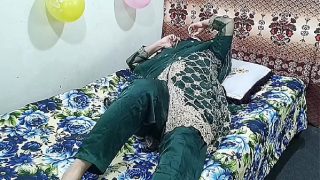 Seorang Bini Orang India Panggil Bocah Kecil, Langsung Digebrak Kasar, Suara Hindi Panas, Desi Sex.