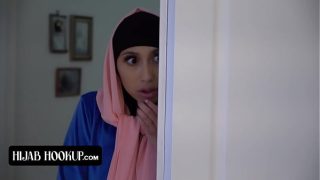 Gadis Muslimah Cantik Berhijab Dengan Bokong Mulus Kena Tembak Paksa Sama Guru Nakal
