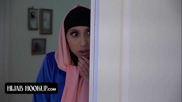 Gadis Muslimah Cantik Berhijab Dengan Bokong Mulus Kena Tembak Paksa Sama Guru Nakal