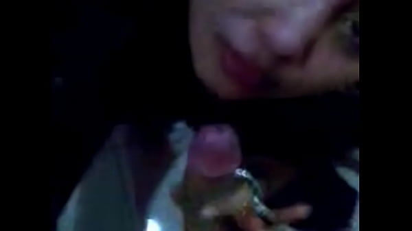 Lely Ngocok Kontol, Bibir Merah Basah Ngecesin Batang Keras.