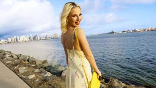Nakal Di Ruang Ganti, Mulus Dan Penuh Godaan